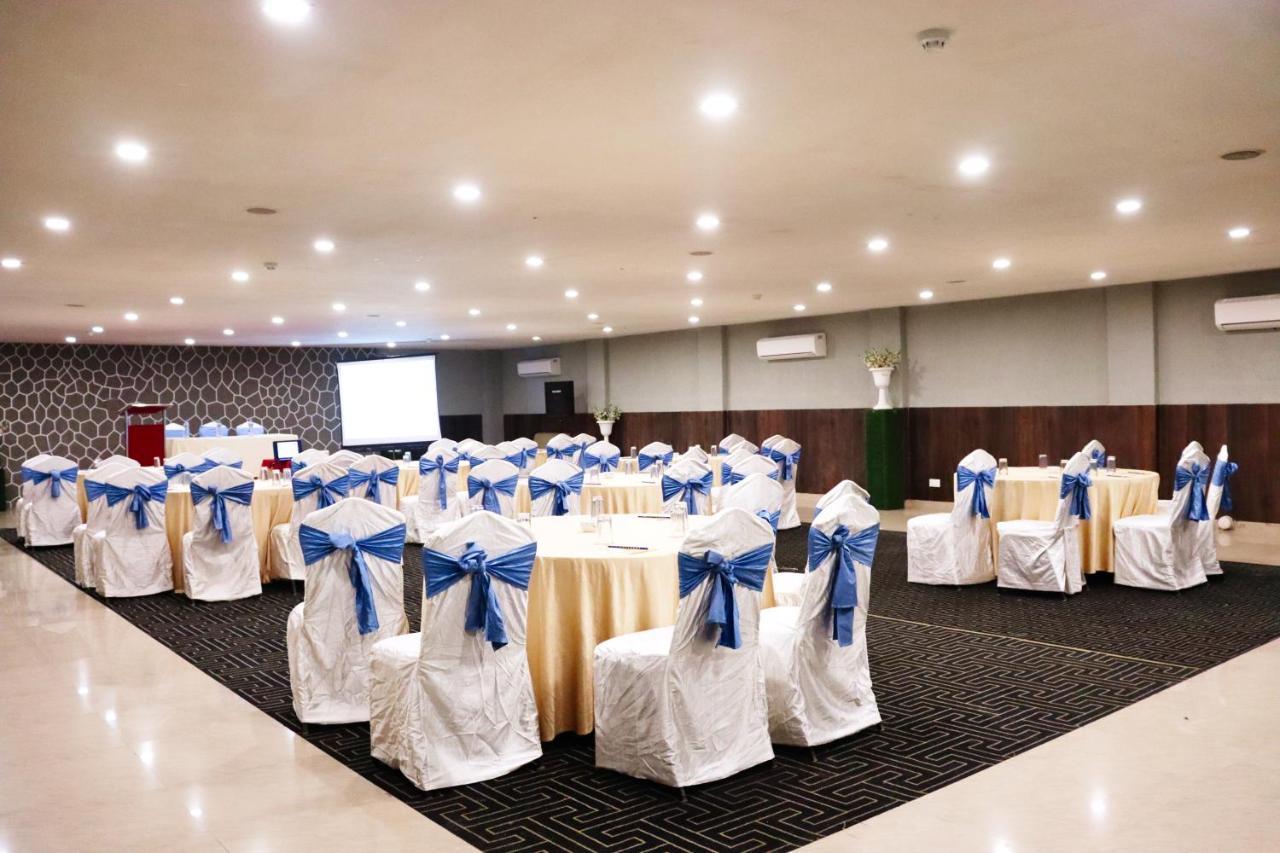 Hotel Clarks Collection Bhavnagar Exterior photo