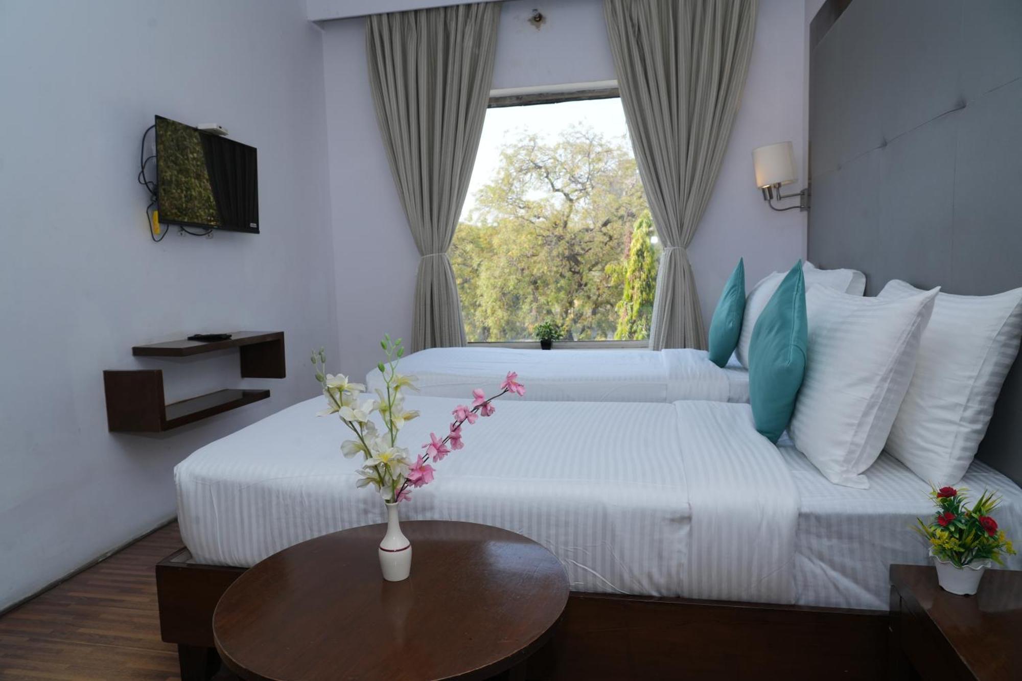 Hotel Clarks Collection Bhavnagar Exterior photo